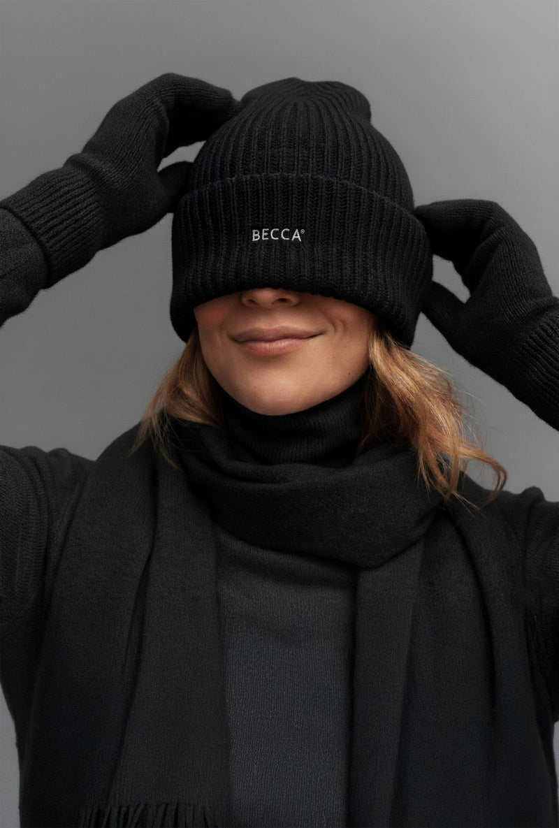 BECCA Q knitted beanie, detail view